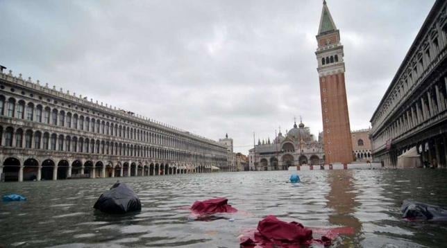  Quasi due metri di acqua alta, danni per centinaia di milioni e solo adesso ci si accorge che serviva il Mose